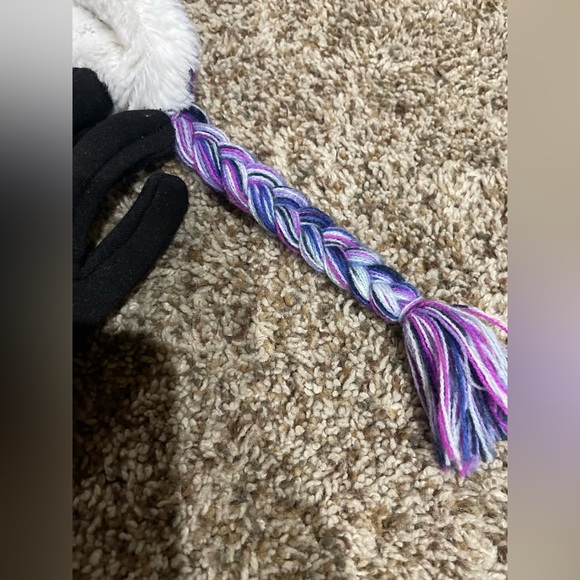 Girls Hat and Gloves - Picture 5 of 9